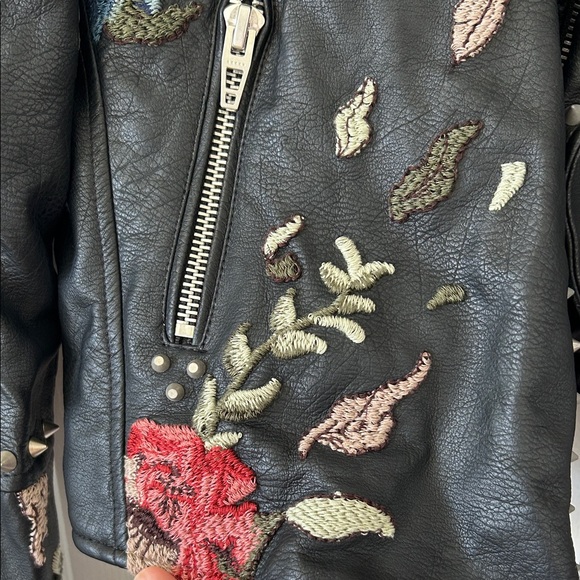 NWT BlankNYC budding romance Floral Embroidered Black moto Jacket M - Picture 10 of 14